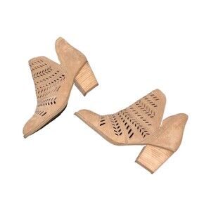 FRYE AND CO 7.5 M Allister Feather Bootie Light Burgundy Suede Perforated Ankle
